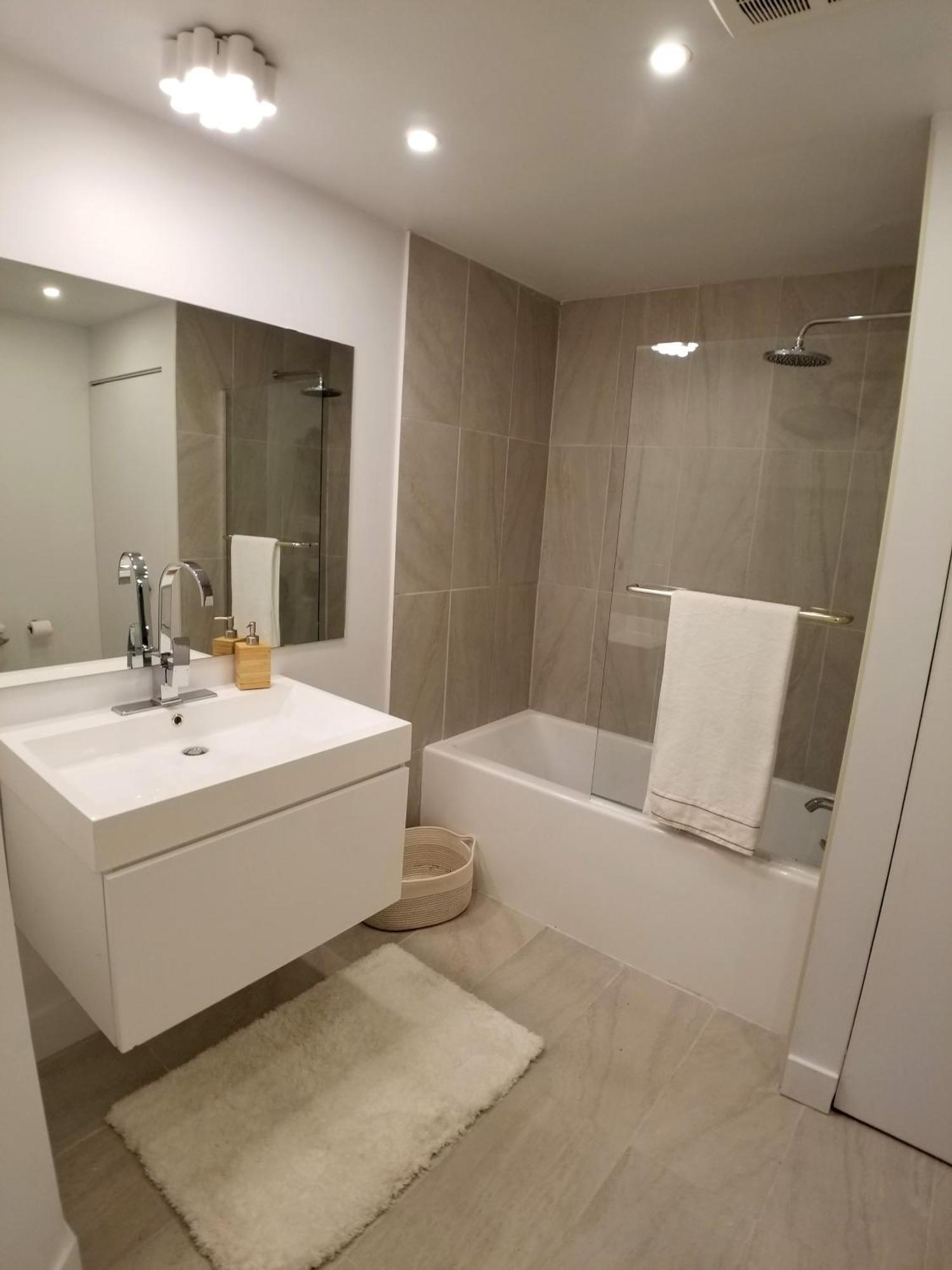 3 Bedroom Near Olympic Stadium มอนทรีอัล ภายนอก รูปภาพ