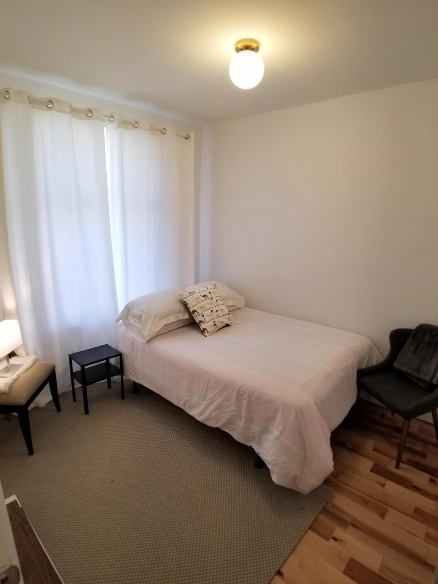 3 Bedroom Near Olympic Stadium มอนทรีอัล ภายนอก รูปภาพ
